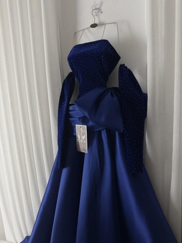 فستان نيلي صديه جوخ وميكادو كسرات خصر وفنيكه