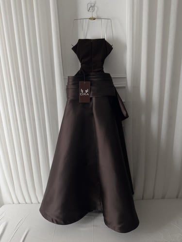 فستان موكا صدريه جوخ وميكادو