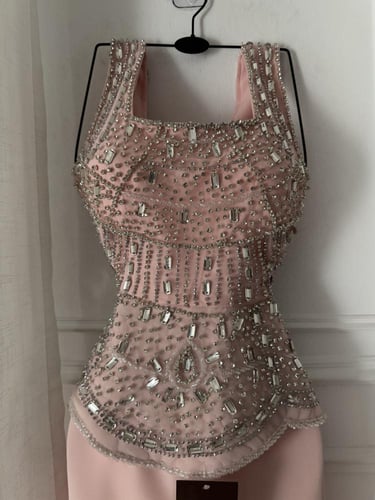 فستان لحمي باربي صدريه كورسيه وتطريز يدوي كرستال