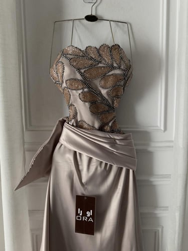 فستان بيج صدريه تطريز يدوي وتفته سيلا ذيل جنب