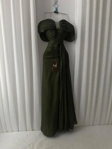 فستان زيتي كرنكل صدريه بوليسيه وتر وتطريز يدوي