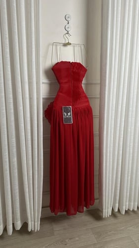 فستان احمر جورجيت ورده خصر بوليسيه جزار