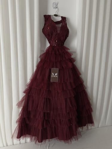 فستان عودي صدريه شك وتل تيواني طبقات