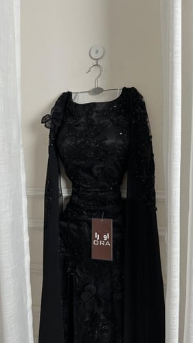 فستان اسود كلفه شك اكمام جورجيت طويله