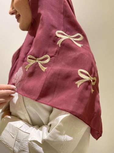 Traditional, one-sided bow embroidery, two layers