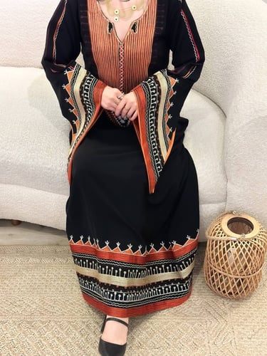 ثوب عسيري اسود مع برتقالي رقم 28