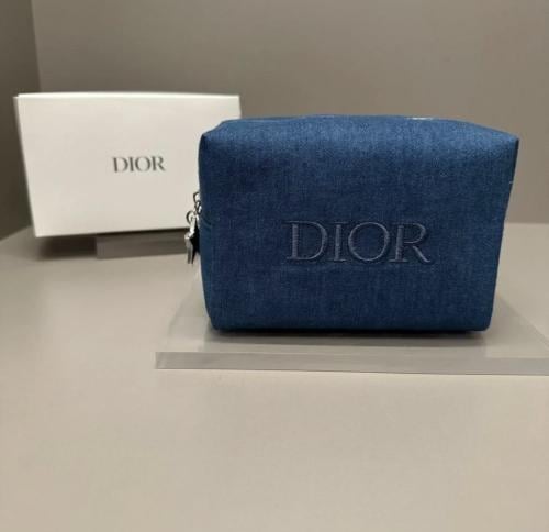 شنطة مكياج ديور جينز