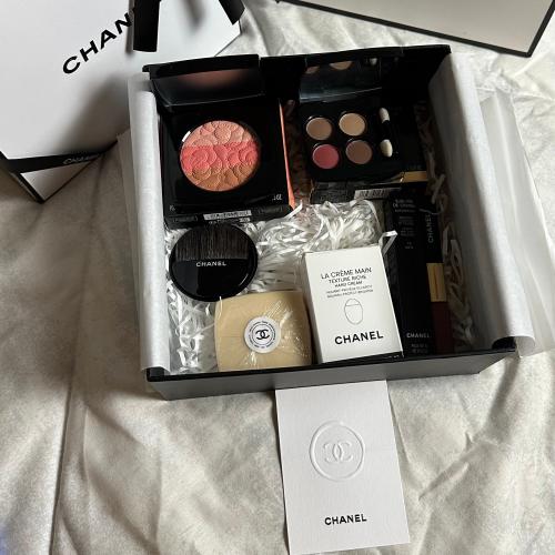 بوكس مكياج شانيل مع ملحقاته