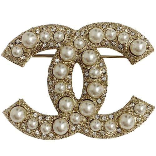 CHANEL CC Brooch in Gilt Metal set with Pearls and...
