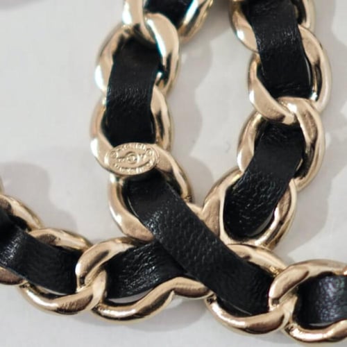 Brooch CHANEL Large Chaine Logo Gold Metal