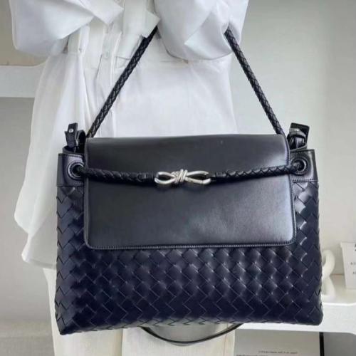 BottBa70 - 26cm Bottega Veneta Leather Andiamo Mes...