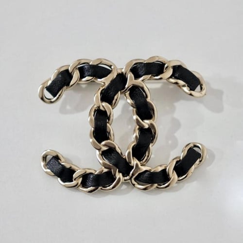 Brooch CHANEL Large Chaine Logo Gold Metal