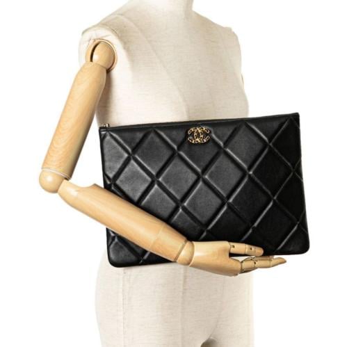ChBa44- Chanel Goatskin Quilted Large Pouch 35cm