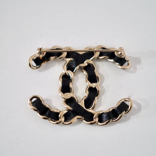 Brooch CHANEL Large Chaine Logo Gold Metal