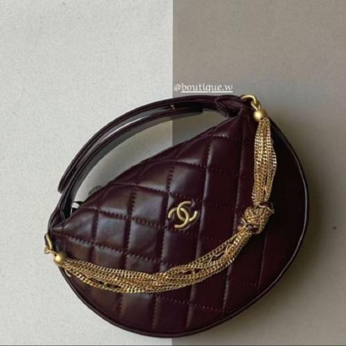 ChBa40- Chanel Quilted Leather CC Chain Pouch,