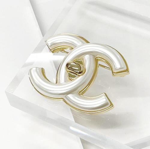 CHANEL CC Logo White Turnlock Turn lock Brooch Gol...