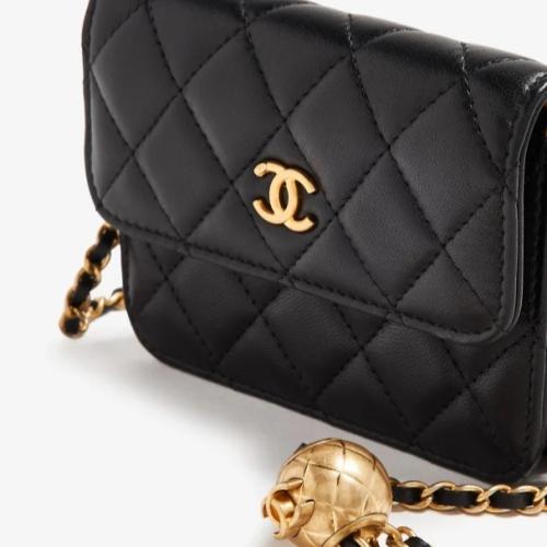 ChBa11 -HANEL Lambskin Quilted Pearl Crush Clutch...