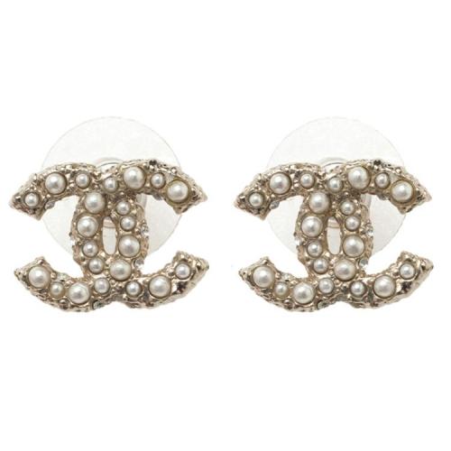 chanel pearl logo earring