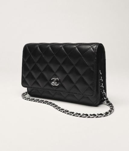 Chanel Classic Wallet on Chain