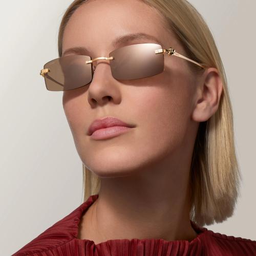 Sunglasses in rose gold