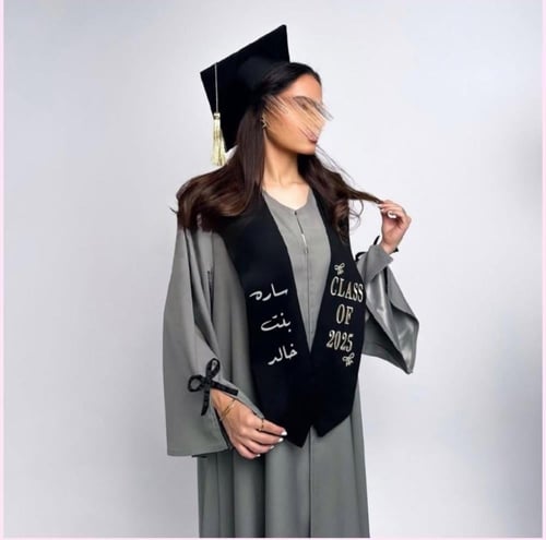 عبايه تخرج رمادي غامق
