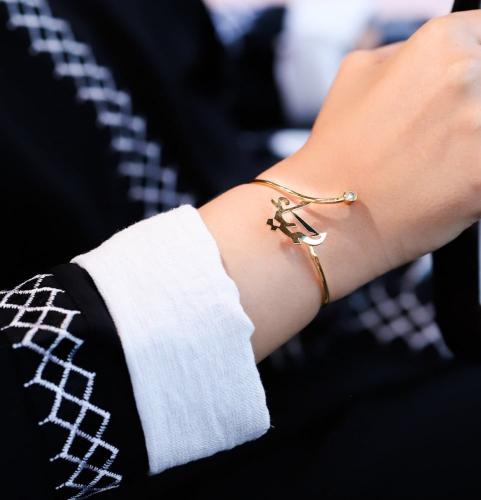 اسواره نسائية راقية بالاسم - متجر اناقتي