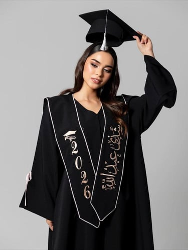 عبايات تخرج 2026 لون اسود