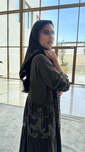 عبايه كريب باربي زيتي