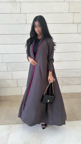 عبايه بلاك بيري رصاصي مع كلفه فوشي
