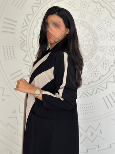 عباية كريب اسود مع كريب بيج