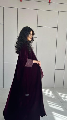 عباية مخمل عنابي مع كشميري