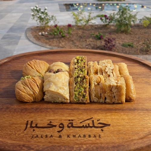 A quarter kilogram of mixed baklava