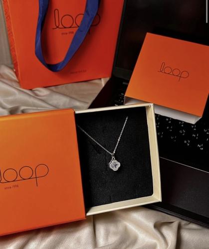 Elegant necklace with luxurious design from AOOP b...