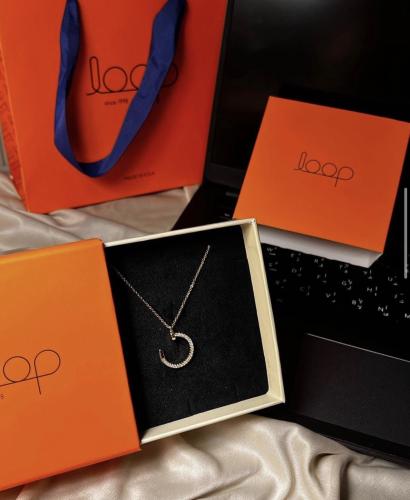 Elegant necklace with luxurious design from AOOP b...