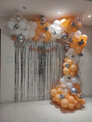 Balloon letter L with a distinctive design