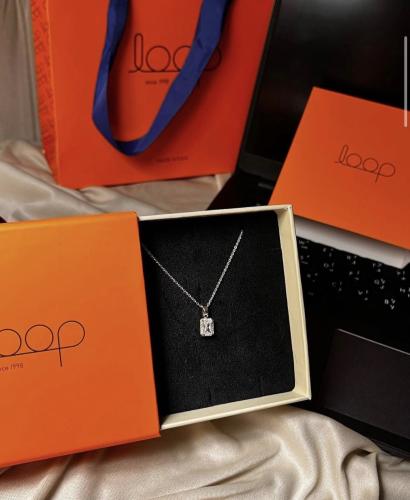Elegant necklace with luxurious design from AOOP b...