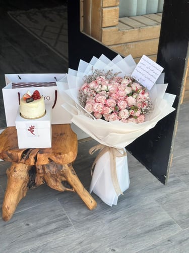 Bouquet of glow of the rose with cake