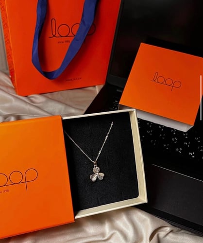 Elegant necklace with luxurious design from AOOP b...