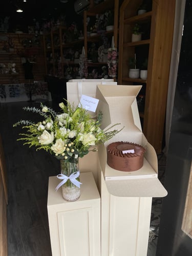 Elegant and eye-catching flower vase with a large...