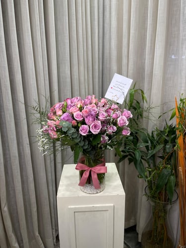 Elegant and distinctive flower vase from Baby Gour...