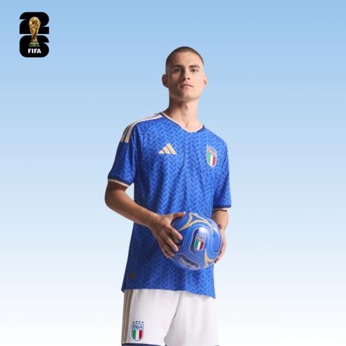 طقم منتخب إيطاليا الأول