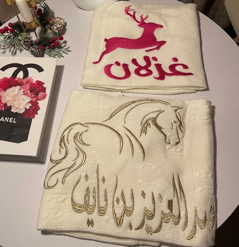 بطانية مواليد مطرزة