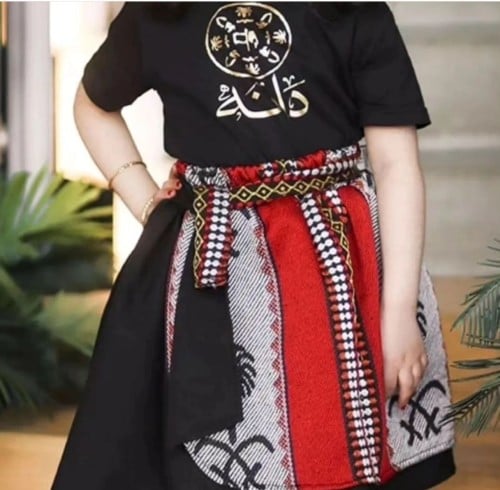 لبس أطفال تنورة وبلوزه