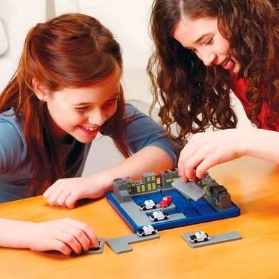 الشرطي الذكي وحصار اللصوص - لعبة ذكاء وتحدي