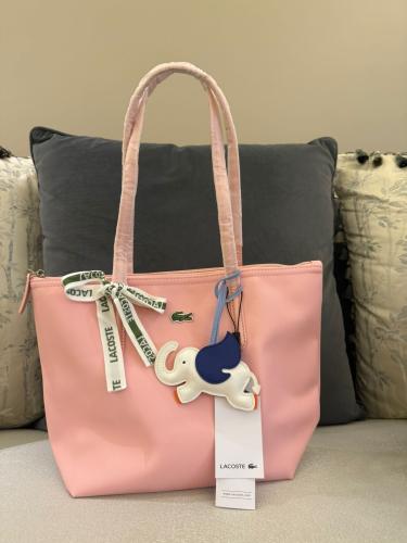 شنطة لاكوست وردي غامق