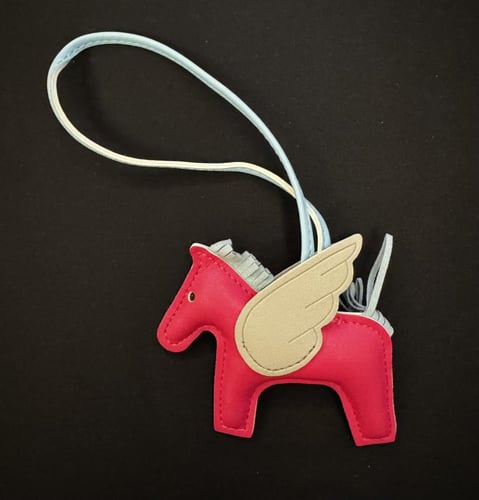 تعليقات للشنط ( حصان )