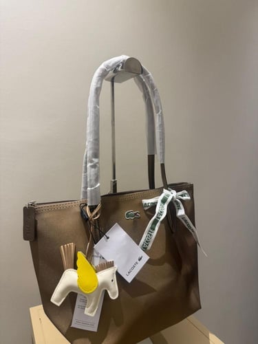 شنطة لاكوست بني