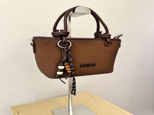 شنطة ميو درجات البني