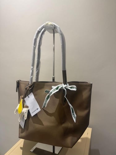 شنطة لاكوست بني