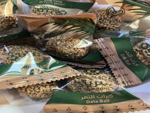 تمر بسمسم المذاق الحجازي